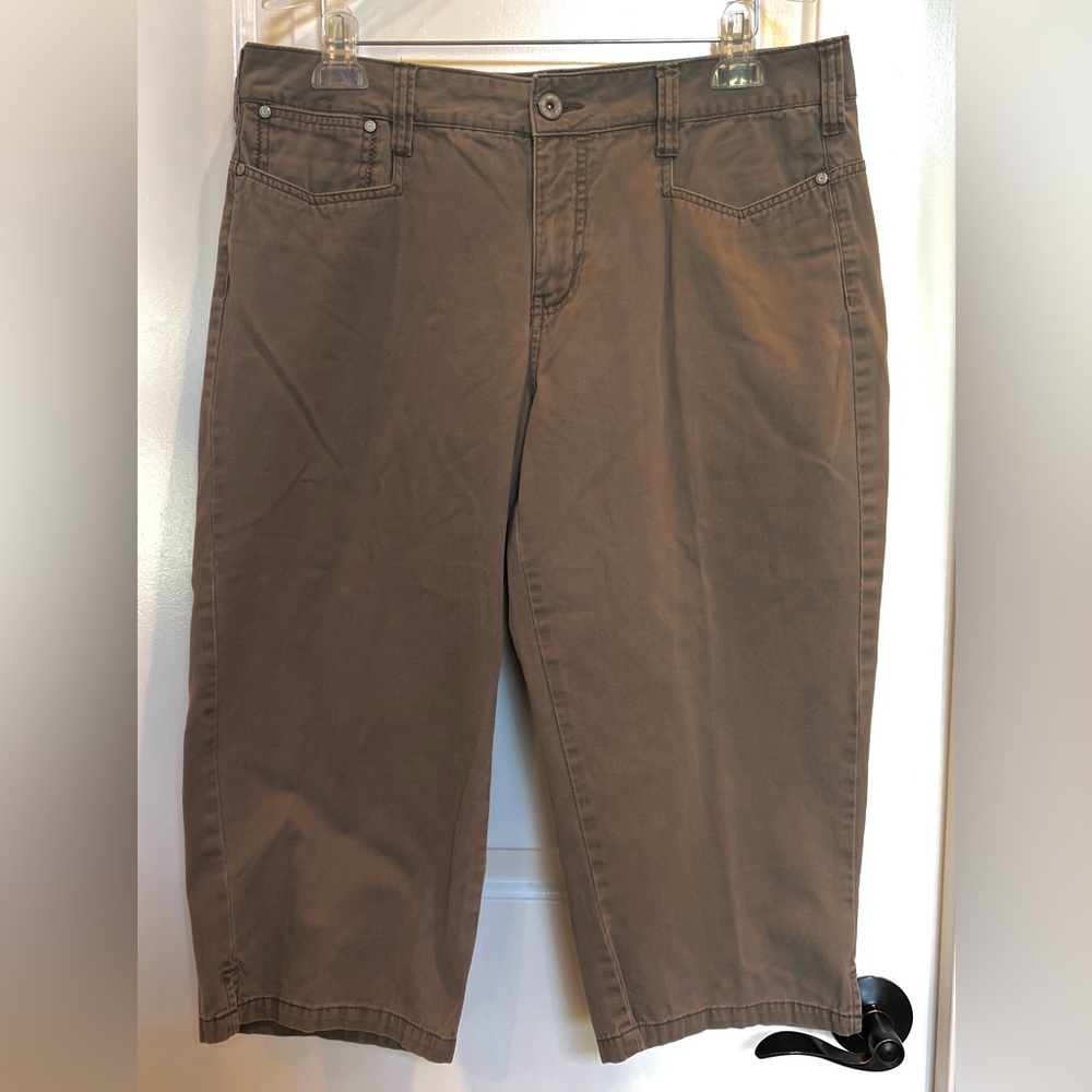Faded Glory Capris 14